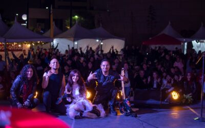 Arropados por su público local en una noche fría y lluviosa increíble presentación de YEOS en Tijuana